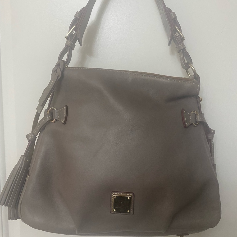 CLEARANCE 🌺🌸Dooney & Bourke Taupe Leather Hobo Bag with Tassels